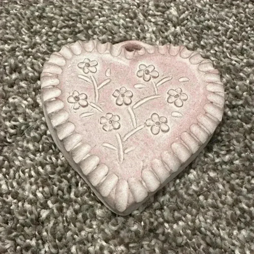 Retired 2004 forget me not flower heart Isabel bloom statue decor